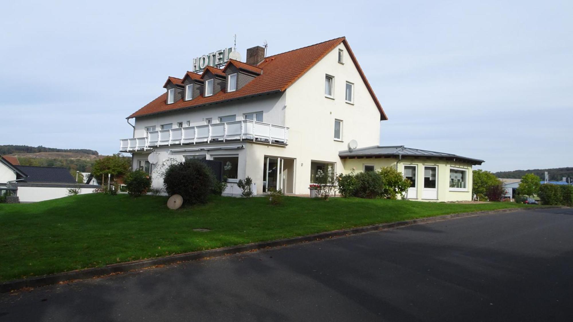 Hotel Linden Knüllwald Extérieur photo